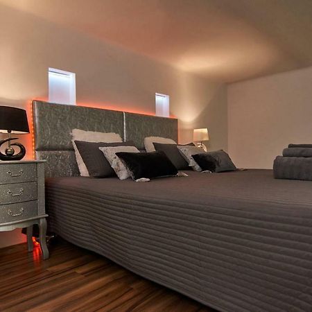 Feel Different Apartment Budapest Bagian luar foto