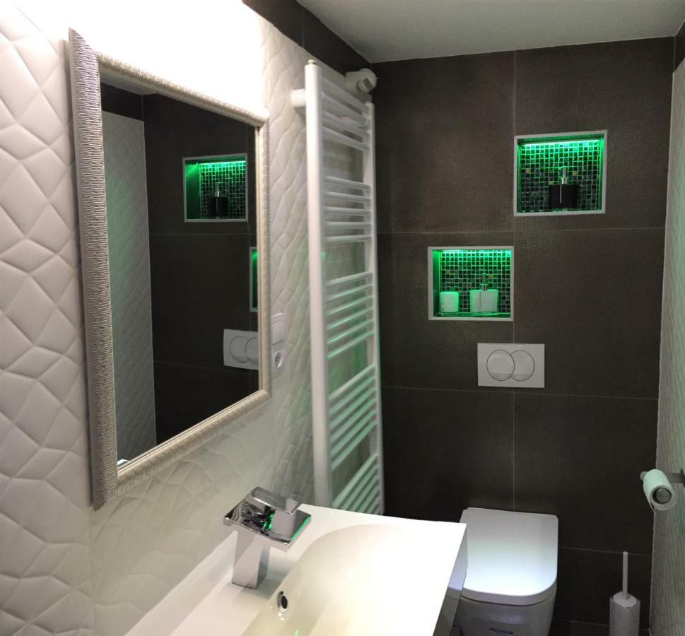Feel Different Apartment Budapest Bagian luar foto