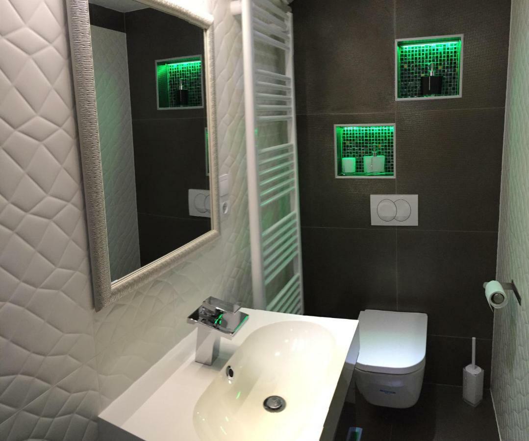 Feel Different Apartment Budapest Bagian luar foto